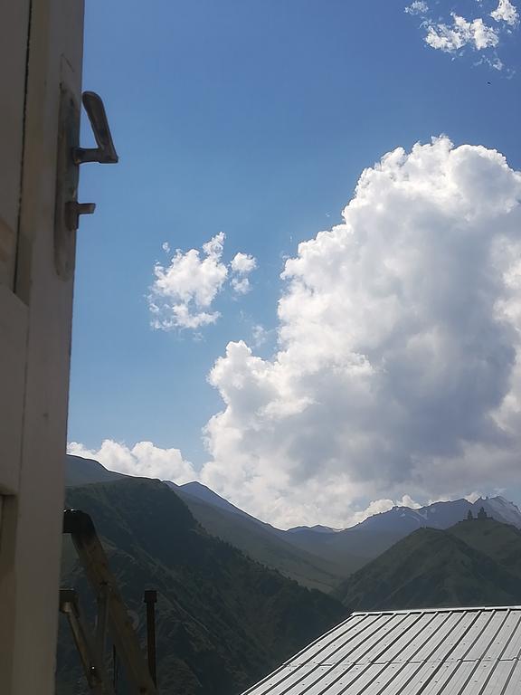 Nikoloz Guesthouse カズベギ エクステリア 写真